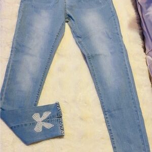 Light Blue Boutique Skinny Jeans with Pearl Bow Detail – NWOT Size Small